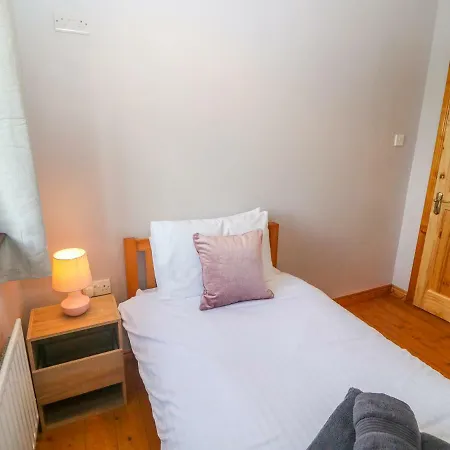 Holiday home At In Oak Park *